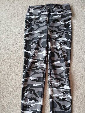 Celestial Bodiez Size S Camo Leggings